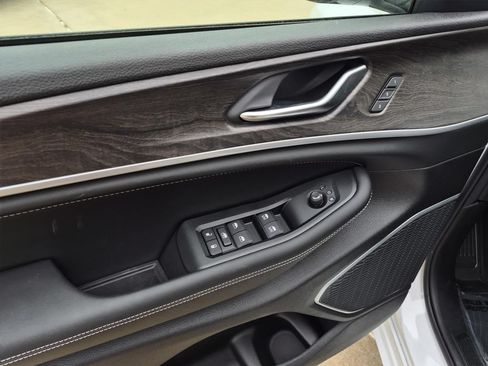 New 2026 Jeep Grand Cherokee Limited AWD/4WD image 12