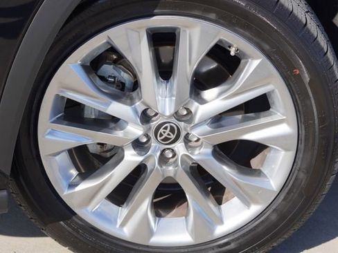 Used 2021 Toyota Highlander Limited FWD image 13