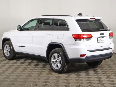 Used 2017 Jeep Grand Cherokee Laredo image 4