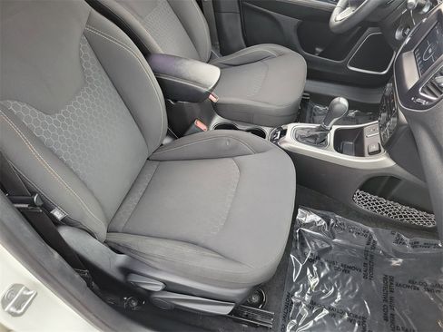 Used 2019 Jeep Compass Sport image 18