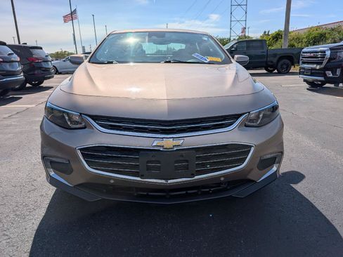 Used 2018 Chevrolet Malibu LT w/ Driver Confidence Package FWD image 2