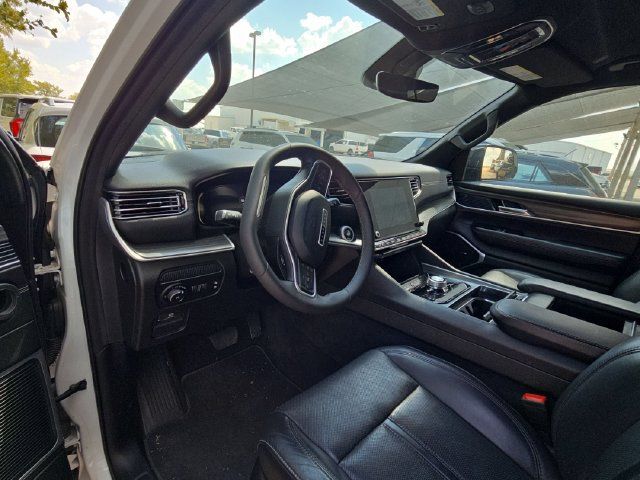 Used 2024 Jeep Wagoneer L Series II RWD image 5