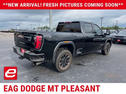 Used 2025 GMC Sierra 2500 AT4 w/ AT4 Premium Plus Package AWD/4WD image 4