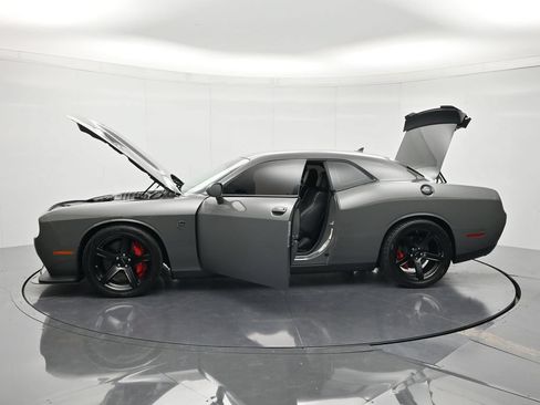 Used 2017 Dodge Challenger SRT Hellcat RWD image 47