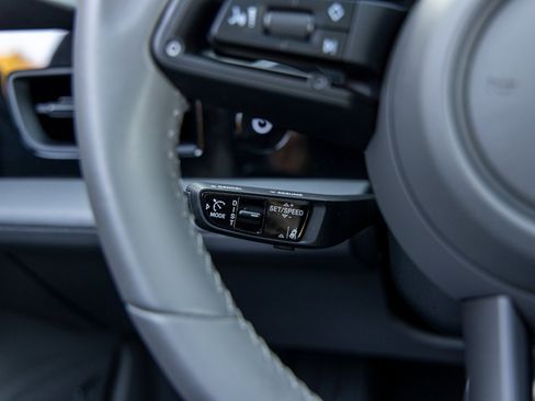 Used 2025 Porsche Taycan 4S image 34