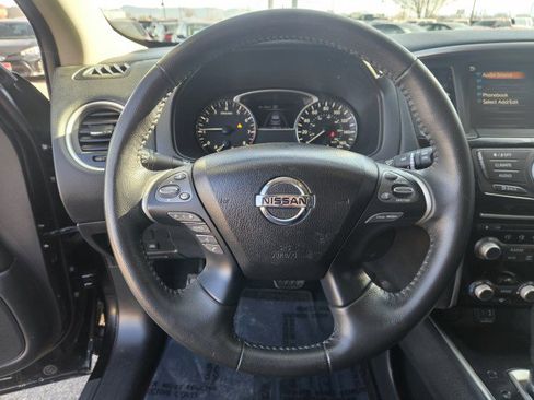 Used 2020 Nissan Pathfinder SV image 13