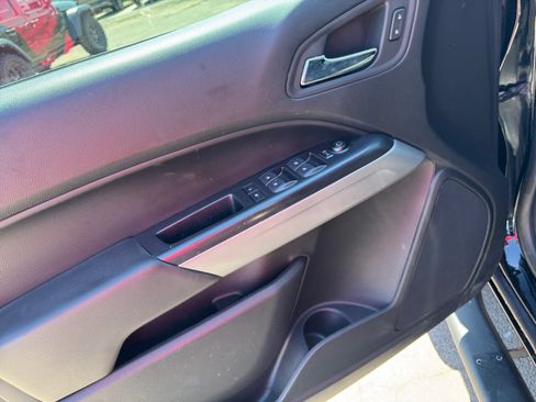 Used 2019 Chevrolet Colorado LT w/ Colorado RST Special Edition RWD image 11