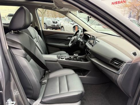 Used 2023 Nissan Rogue SV w/ SV Premium B Package image 27