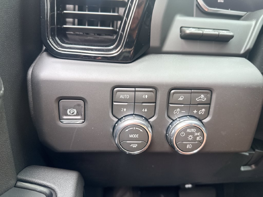 New 2026 GMC Sierra 2500 AT4 w/ AT4 Premium Plus Package AWD/4WD image 18