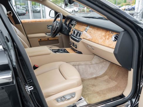 Used 2017 Rolls-Royce Ghost image 60
