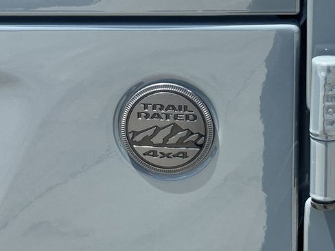 Used 2025 Jeep Gladiator Mojave AWD/4WD image 11