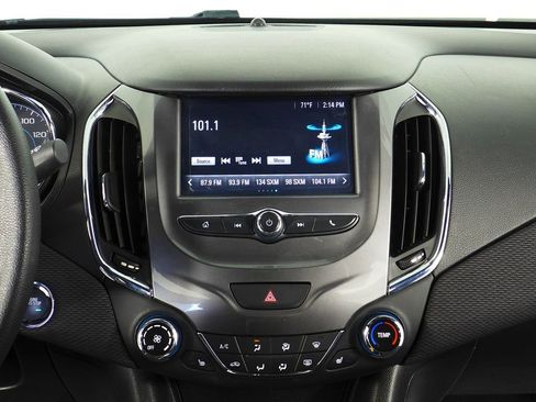 Used 2018 Chevrolet Cruze LT w/ Convenience Package image 24