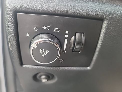 Used 2011 Jeep Grand Cherokee Overland image 17