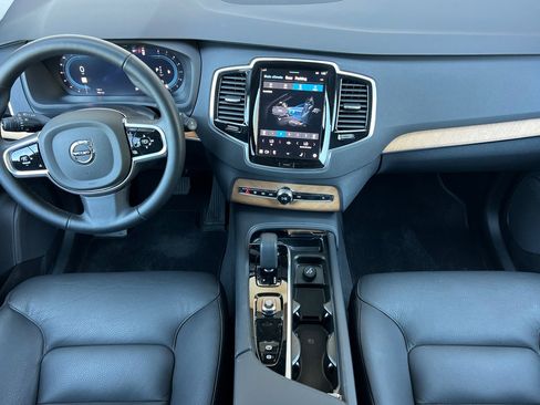 Used 2025 Volvo XC90 B6 Ultra image 17