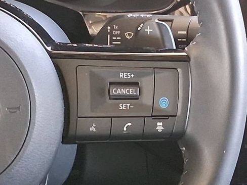 Used 2025 Nissan Pathfinder SL FWD image 12