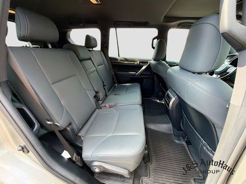 Used 2023 Lexus GX 460 Premium w/ Premium Package AWD/4WD image 32