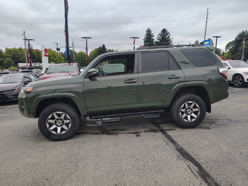 Used 2022 Toyota 4Runner TRD Off-Road Premium w/ Moonroof Package AWD/4WD image 8
