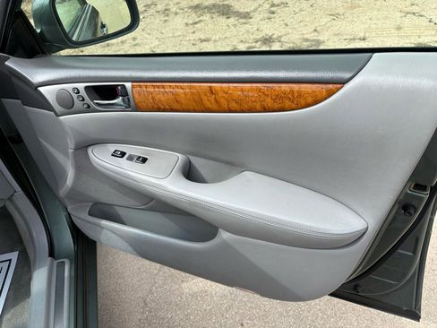 Used 2005 Lexus ES 330 image 32