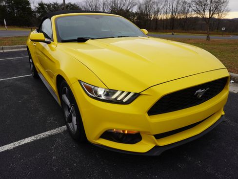 Used 2015 Ford Mustang Convertible w/ Equipment Group 051A image 15