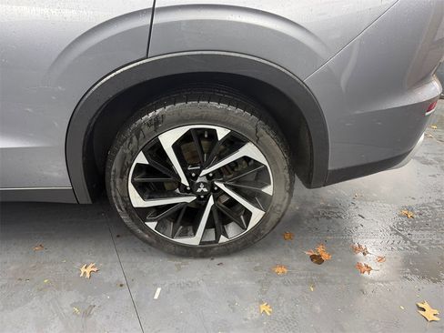 Used 2022 Mitsubishi Outlander SE image 35