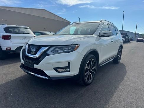 Used 2017 Nissan Rogue SL w/ SL Premium Package image 2