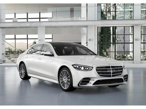 Certified 2022 Mercedes-Benz S 500 4MATIC w/ AMG Line Package image 22