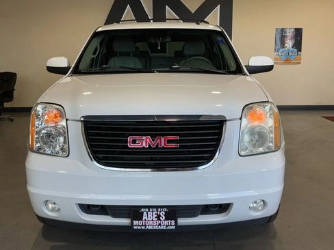 Used 2007 GMC Yukon XL SLT w/ SLT Preferred Equipment Group AWD/4WD image 2