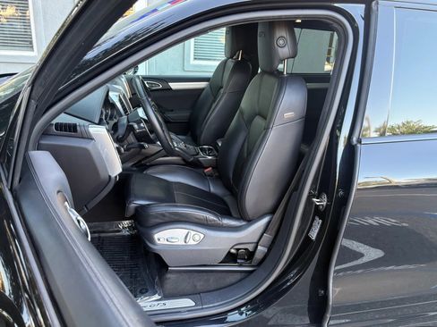 Used 2016 Porsche Cayenne GTS AWD/4WD image 9