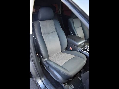 Used 2018 Nissan Pathfinder SV image 37