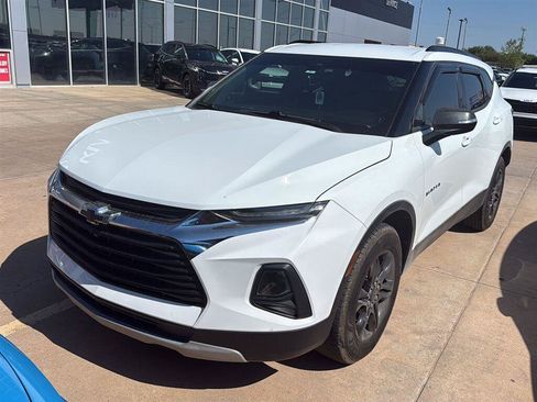 Used 2019 Chevrolet Blazer LT w/ Sound & Technology Package FWD image 2