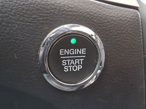 Used 2017 Ford Edge SEL w/ Equipment Group 201A image 21