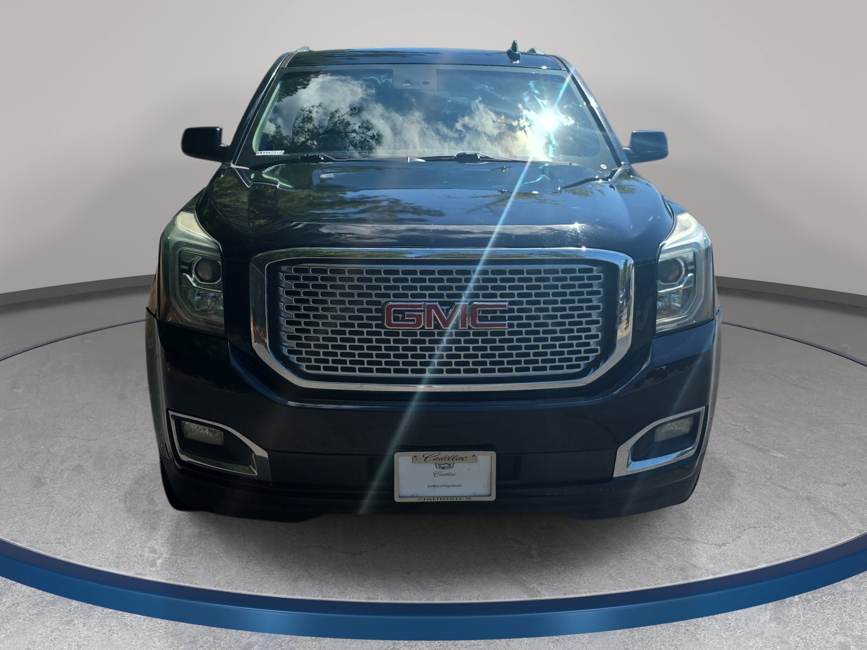 Used 2015 GMC Yukon Denali RWD image 2