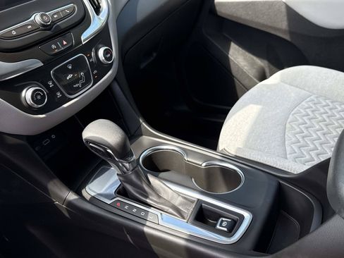 Used 2022 Chevrolet Equinox LS w/ LS Convenience Package FWD image 8