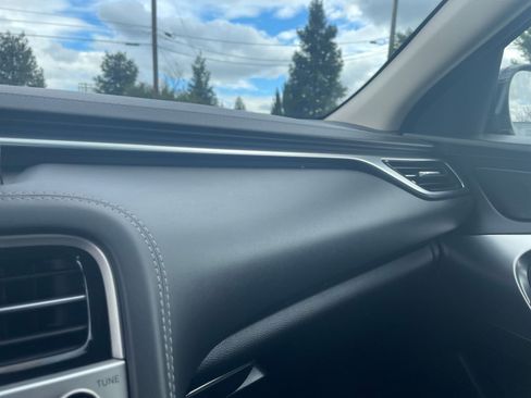 Used 2025 Genesis G70 2.5T image 30