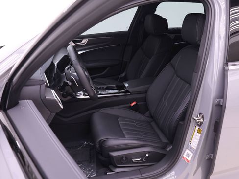 Certified 2025 Audi RS 6 performance AWD/4WD image 7