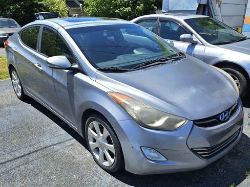 Used 2013 Hyundai Elantra Limited FWD image 2