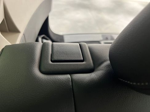 Used 2025 Nissan Rogue SL w/ Tech Package FWD image 18