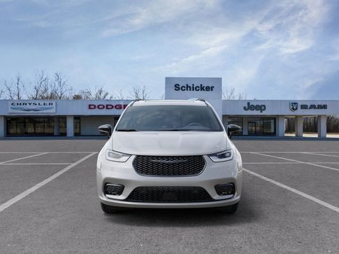 New 2026 Chrysler Pacifica Limited w/ S Appearance Package image 6