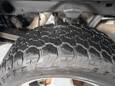 Used 2011 GMC Sierra 2500 SLT w/ SLT Convenience Package image 27