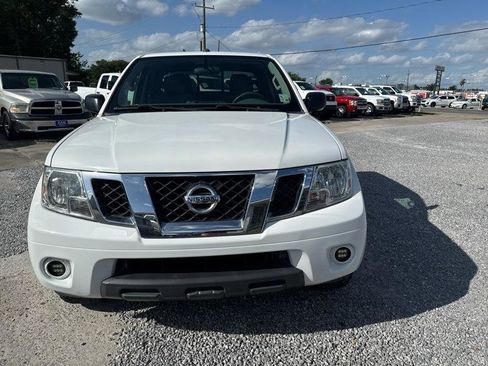 Used 2016 Nissan Frontier SV image 6