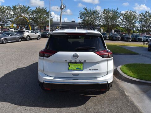 Used 2025 Nissan Rogue Platinum w/ Platinum Premium Package FWD image 10