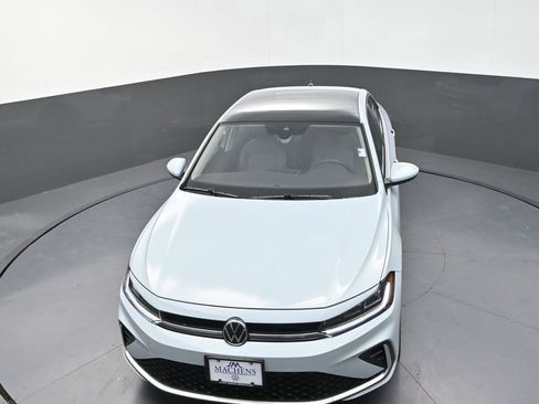 New 2026 Volkswagen Jetta SE FWD image 13