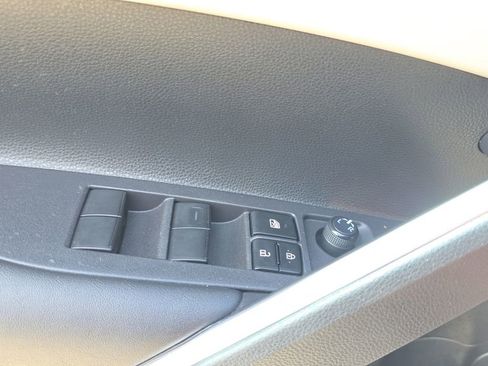 Used 2024 Toyota Corolla Cross L FWD image 17