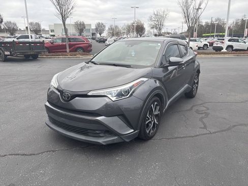 Used 2019 Toyota C-HR XLE image 3