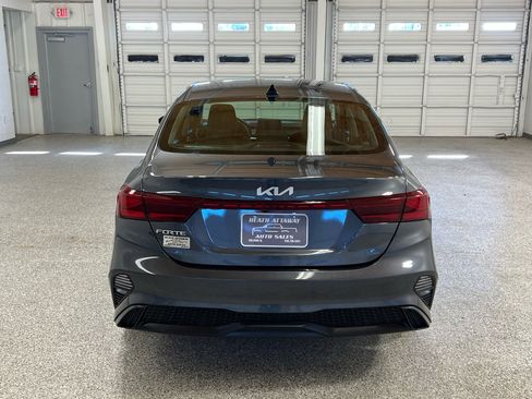 Used 2024 Kia Forte LXS image 3