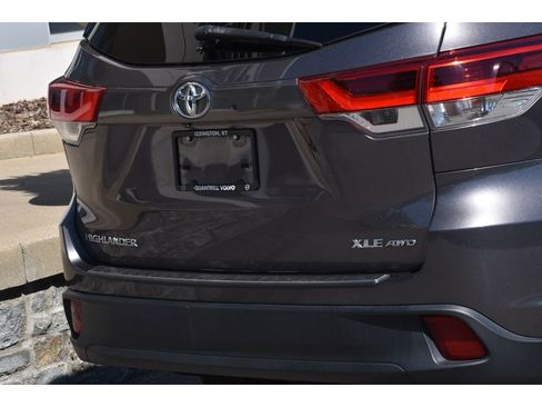 Used 2019 Toyota Highlander XLE AWD/4WD image 30