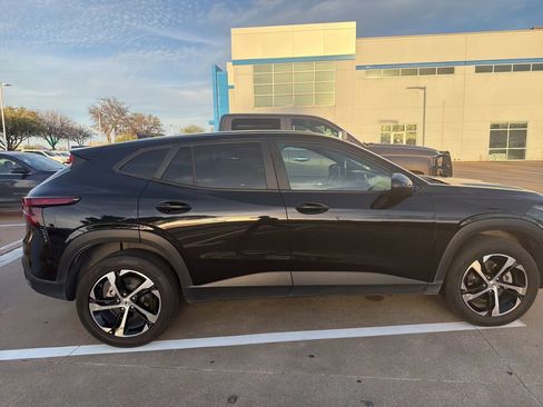 Certified 2024 Chevrolet Trax RS w/ Driver Confidence Package image 9