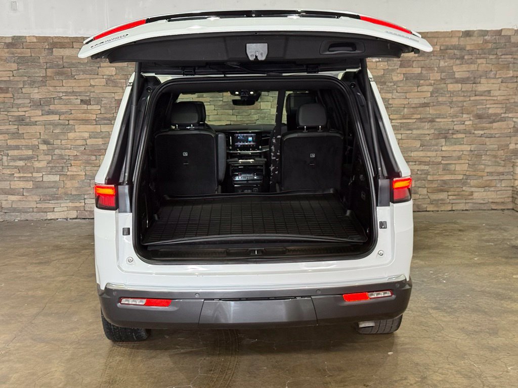 Used 2022 Jeep Wagoneer Series III w/ Premium Group I AWD/4WD image 8