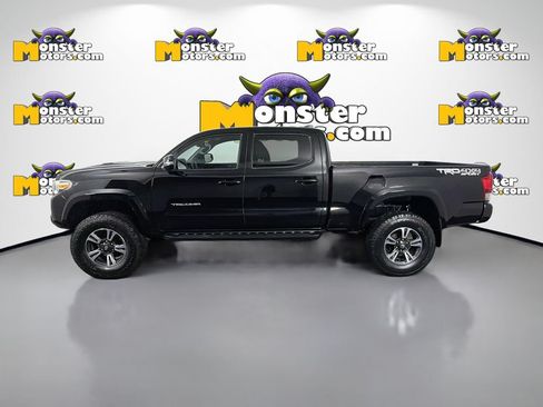 Used 2017 Toyota Tacoma TRD Sport AWD/4WD image 8
