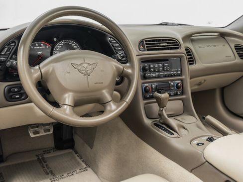 Used 2003 Chevrolet Corvette Convertible w/ Preferred Equipment Group1 RWD image 13